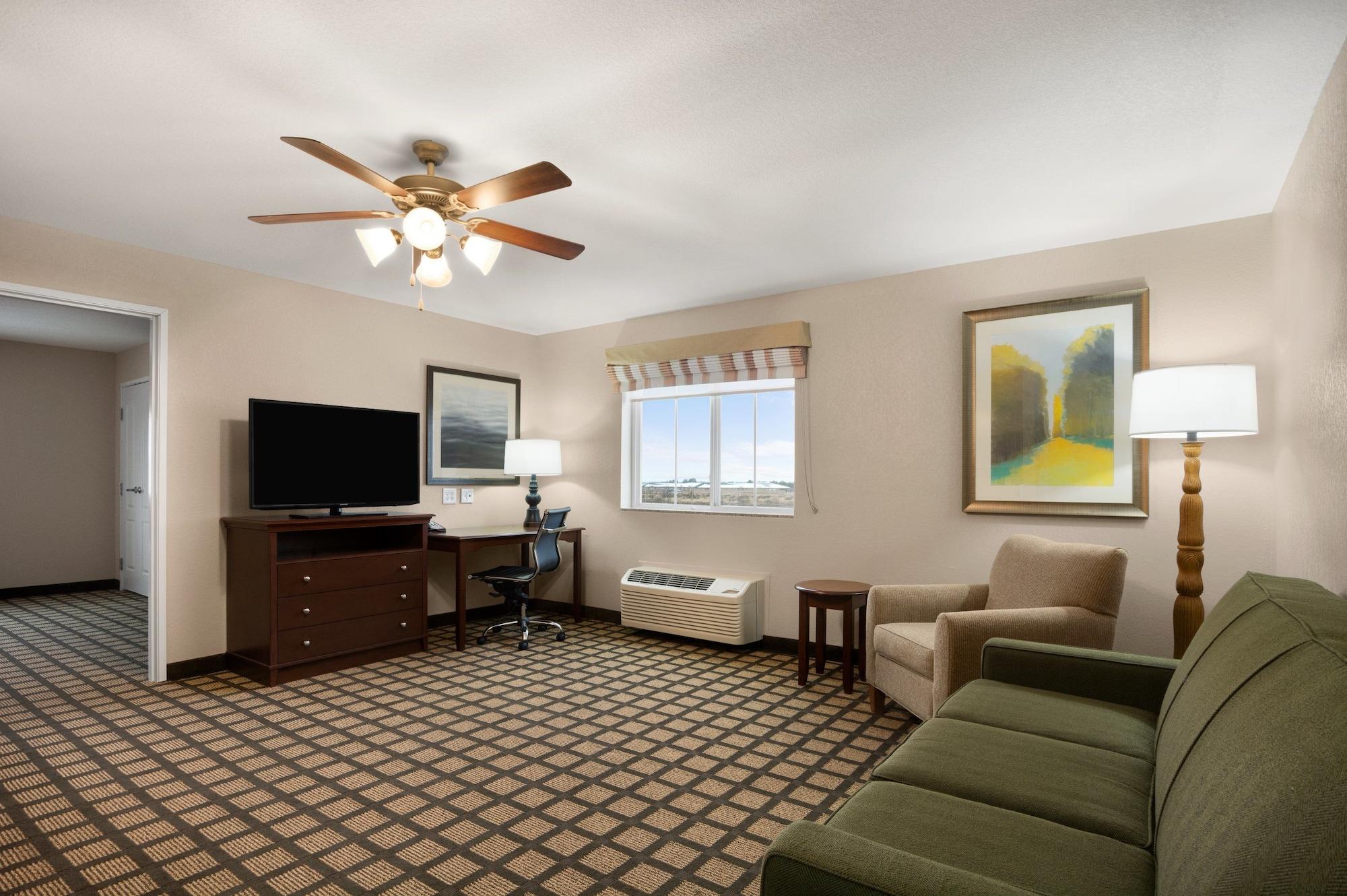 Baymont Inn & Suites By Wyndham Odessa Exterior photo